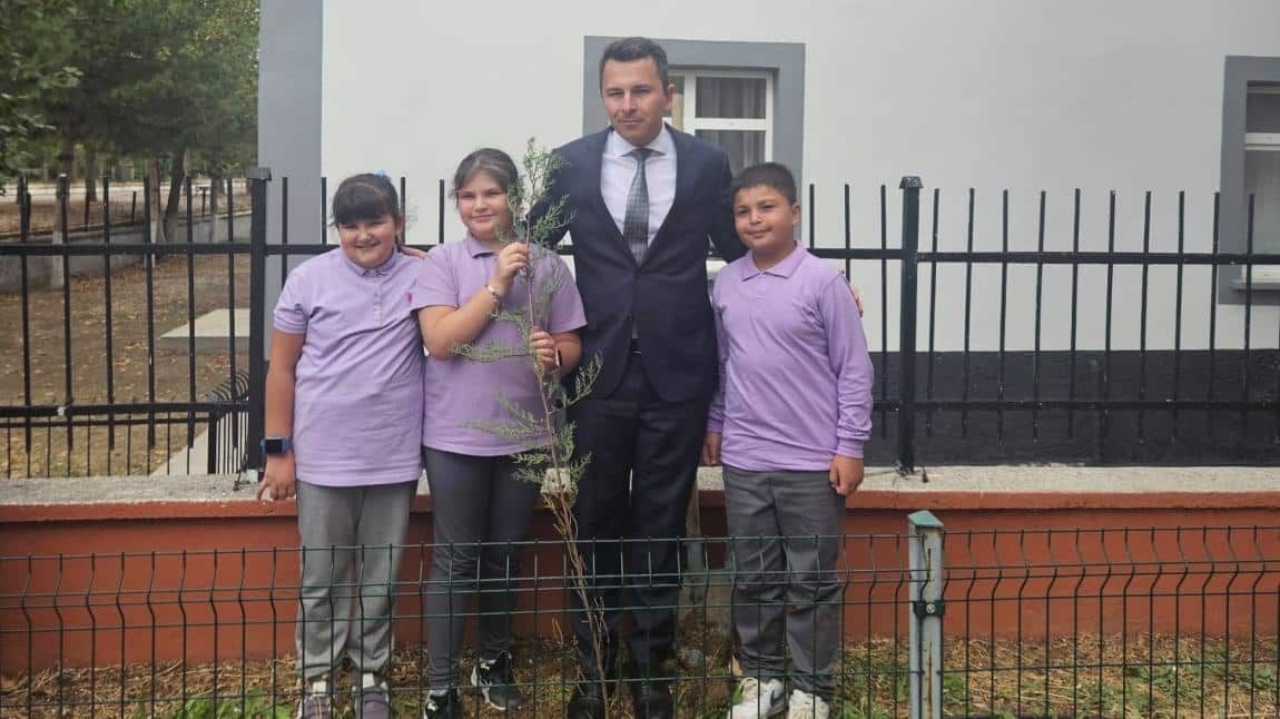   “Her Çocuk Bir Fidan, İlk Ders Yeşil Vatan”